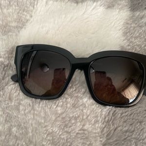 Diff polarized Black shiny Bella II sunglasses